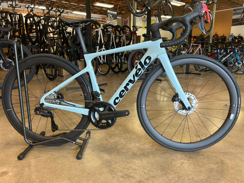 2023 Cervelo Caledonia 5 Shimano Ultegra Di2 12 Speed Reserve 40/44