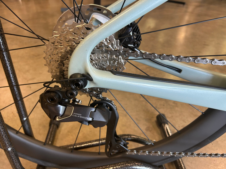 2023 Cervelo Caledonia 5 Shimano Ultegra Di2 12 Speed Reserve 40/44