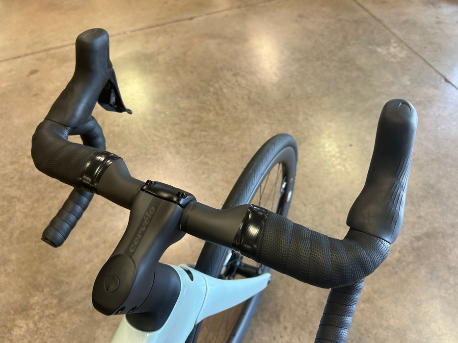 2023 Cervelo Caledonia 5 Shimano Ultegra Di2 12 Speed Reserve 40/44