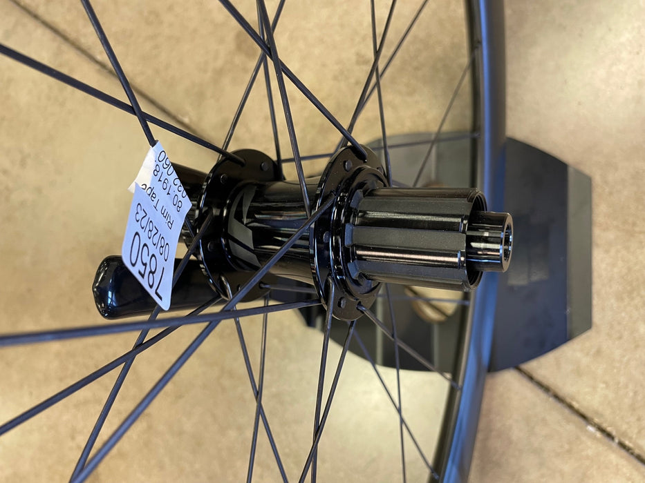 Zipp 303 S Tubeless Disc-Brake Carbon Wheelset