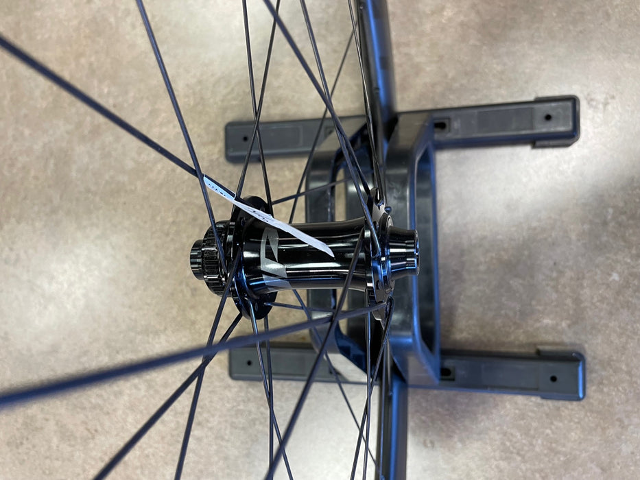 Zipp 303 S Tubeless Disc-Brake Carbon Wheelset